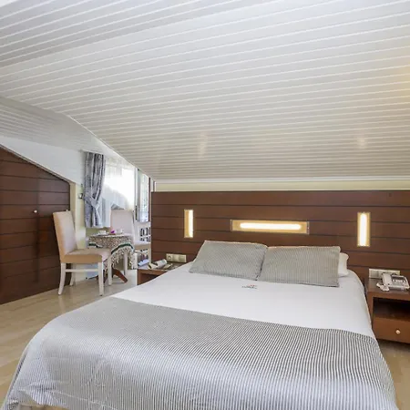 Daffodil Hotel 3*